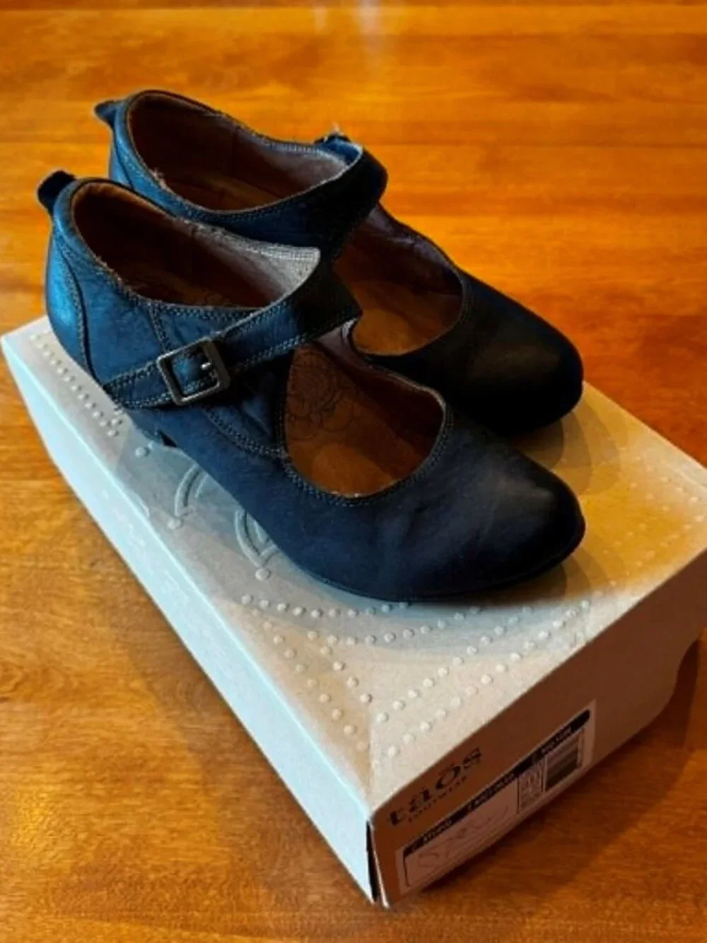 Navy Mary Jane Shoes • Low Heel • Size 6.5 • Heel Wear - Picture 10 of 11